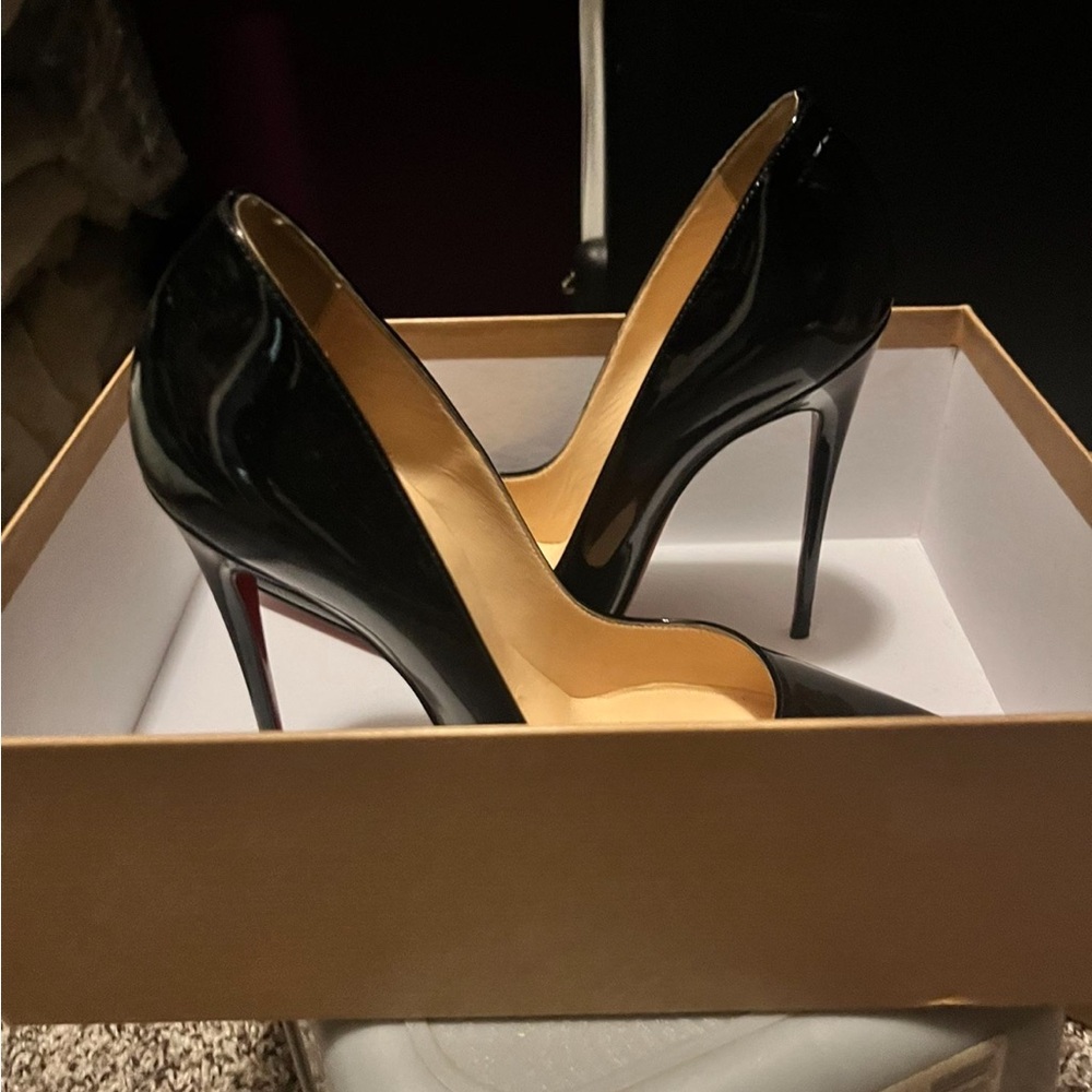 Patent black so Kate red bottom heels